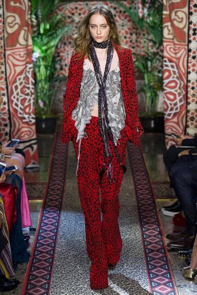 Look 48